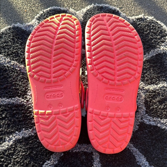 Men’s/Kids Lightning McQueen Crocs with Car Design - Picture 5 of 6